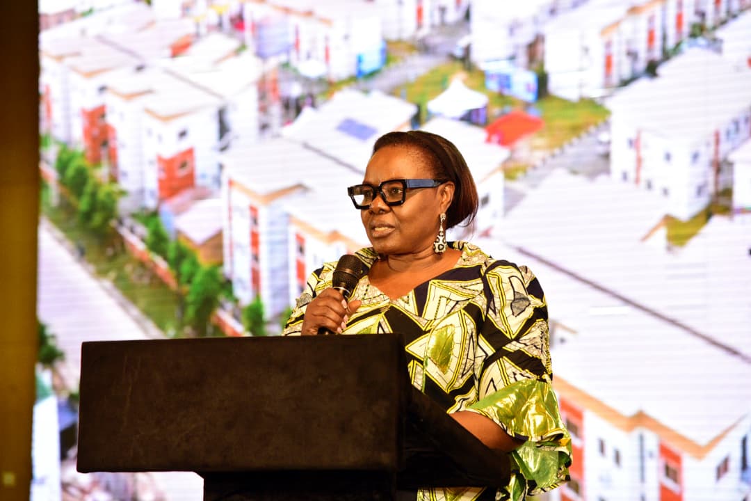 Salomey Eferemo speaking into a microphone at a lectern